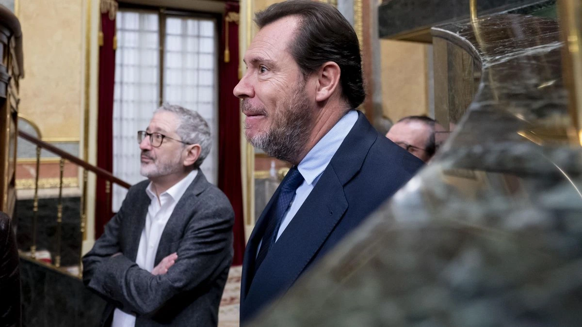 Puente denuncia que “se quiere tumbar al Gobierno con medios nada democráticos” tras los reveses judiciales contra el PSOE