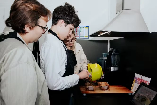 Un « retard » scientifique et des « diagnostics tardifs » dans la prise en charge de l’autisme