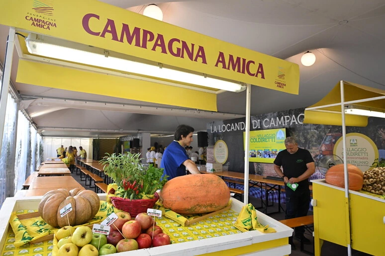 Primo mercato contadino in un grande ospedale italiano