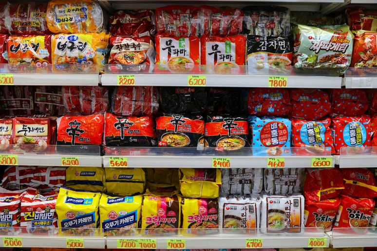 Noodles istantanei, il mondo degli spaghetti asiatici ha conquistato la Gen Z