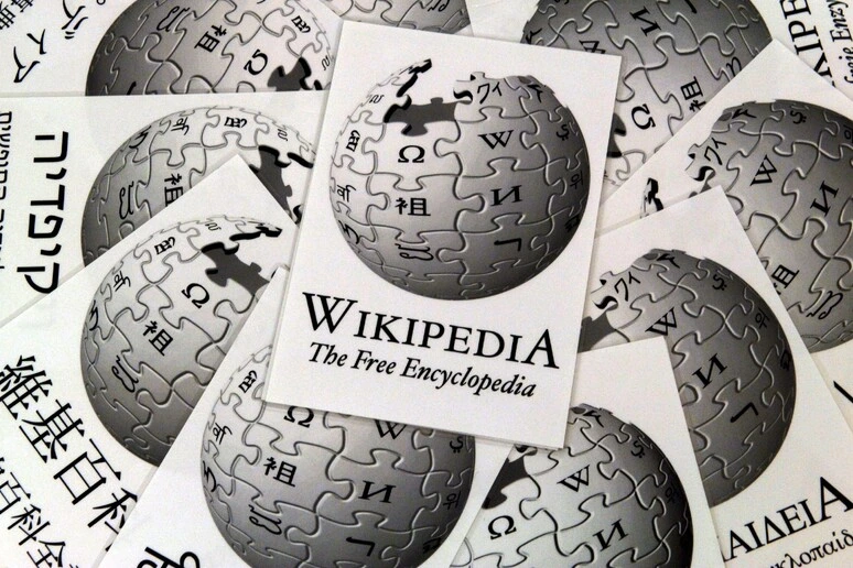 Wikipedia compie 25 anni, pericoli dall'IA e da Musk