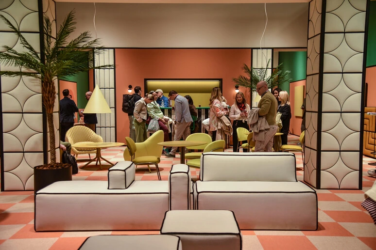 Il Salone del Mobile si rinnova con design da collezione e nuovi mercati