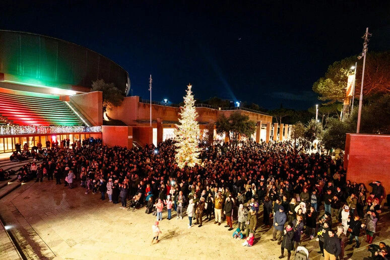 Acceso l'albero, al via il Natale all'Auditorium Parco della Musica