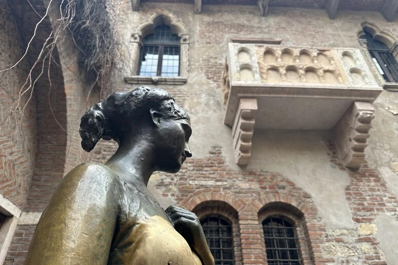 San Valentino, per 3 italiani su 4 il regalo ideale è un weekend culturale