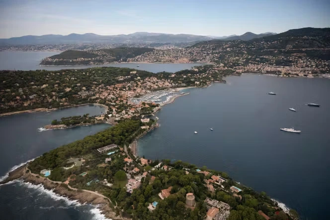 La justice conforte sa stratégie antiblanchiment en validant la saisie d’une villa sur la Côte d’Azur appartenant à des oligarques russes