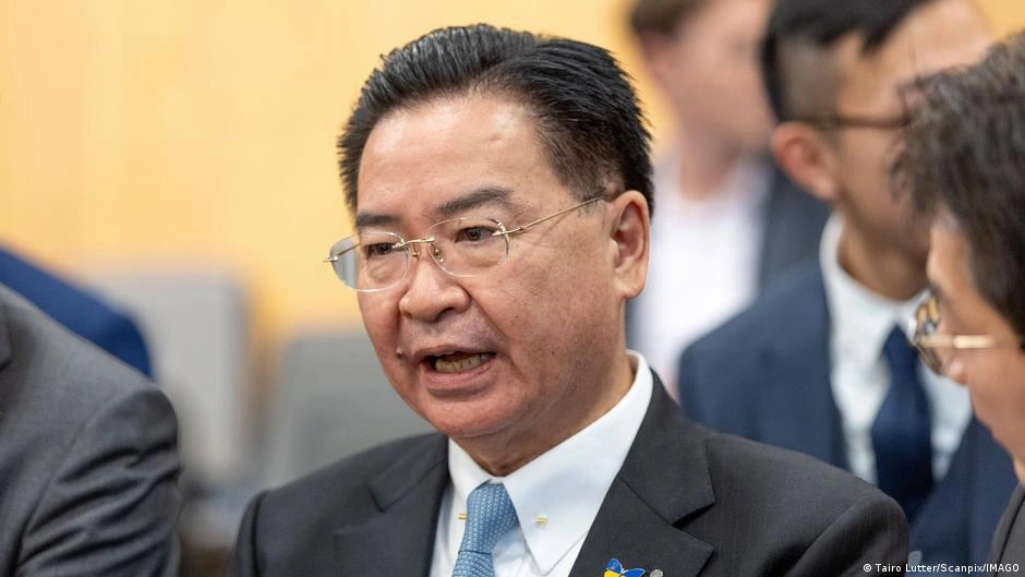 Taiwán denuncia que China desplegó más de 100 buques a su al