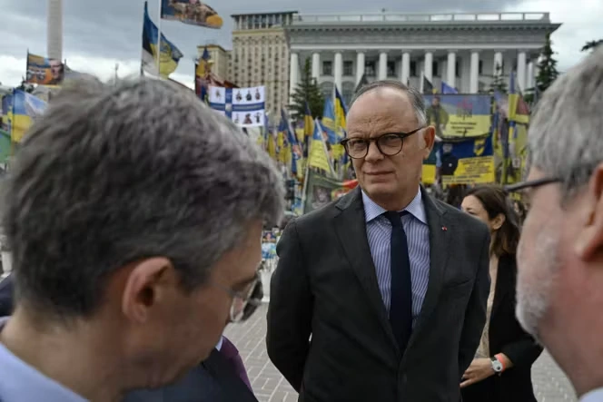 Edouard Philippe et Bruno Retailleau répondent aux critiques de Xenia Fedorova, ancienne patronne de RT France et proche de Bolloré, sur leurs déplacements à Kiev