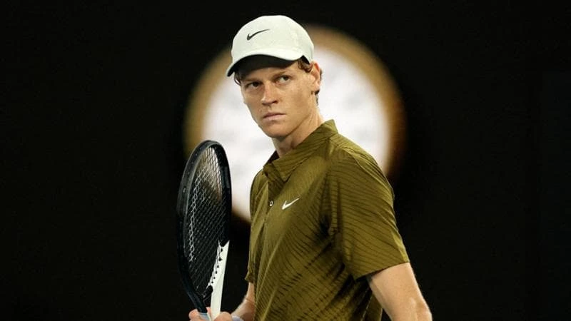 Sinner-Djokovic 6-3 3-6 2-1, la diretta. Vagnozzi a Jannik: “Tira al centro”