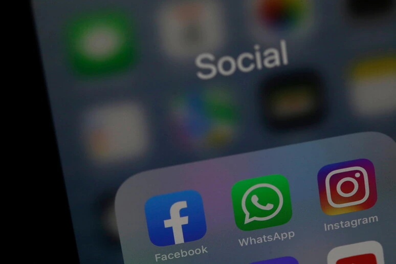 Meta lancia abbonamenti per Facebook, Instagram e WhatsApp. Personalizzazione e IA
