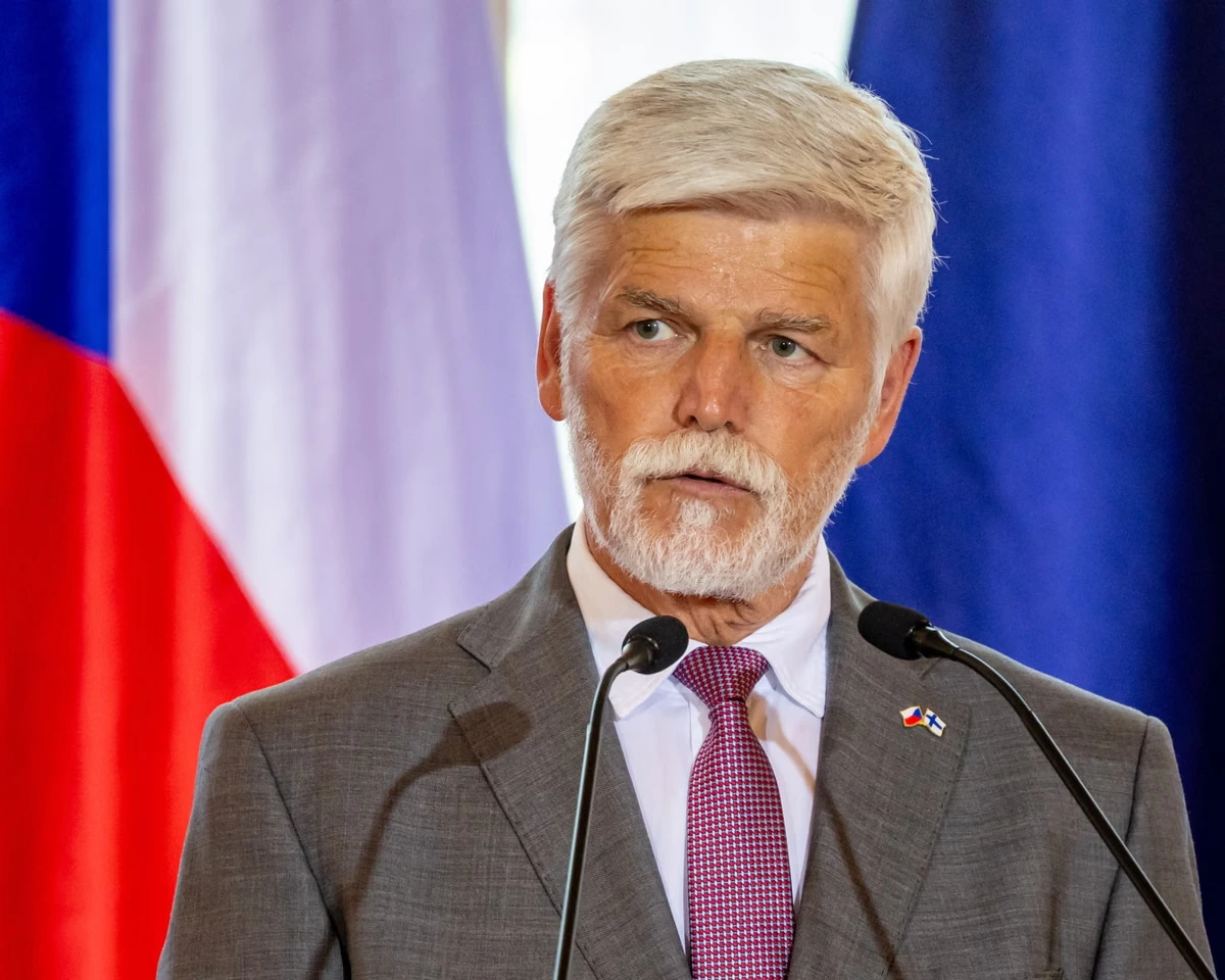 Czech president urges Nato to ‘show its teeth’ over Russia’s provocations