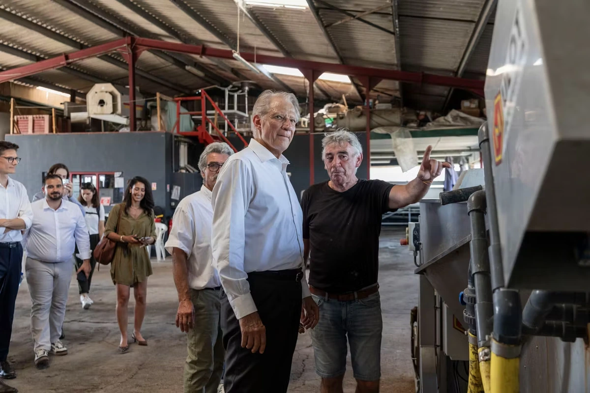 Présidentielle 2027 : Dominique de Villepin, candidat à demi-mot, mène déjà campagne à La Rochelle