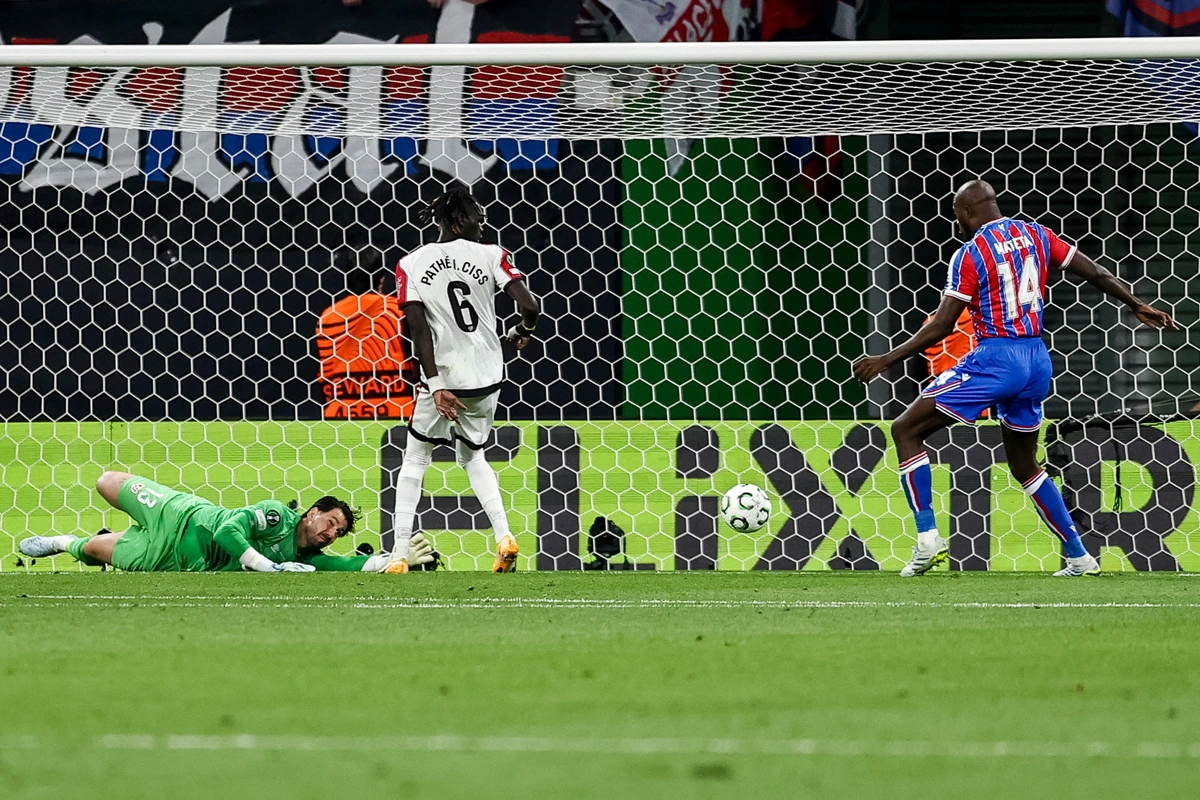Maldito despertar del Rayo: el Crystal Palace le arrebata la Conference con un gol de Mateta