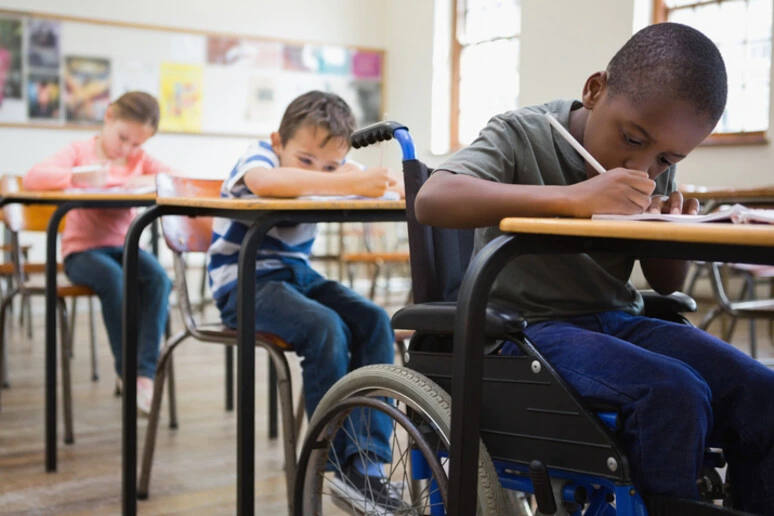Istat, accessibili solo due scuole su cinque per i ragazzi con disabilità
