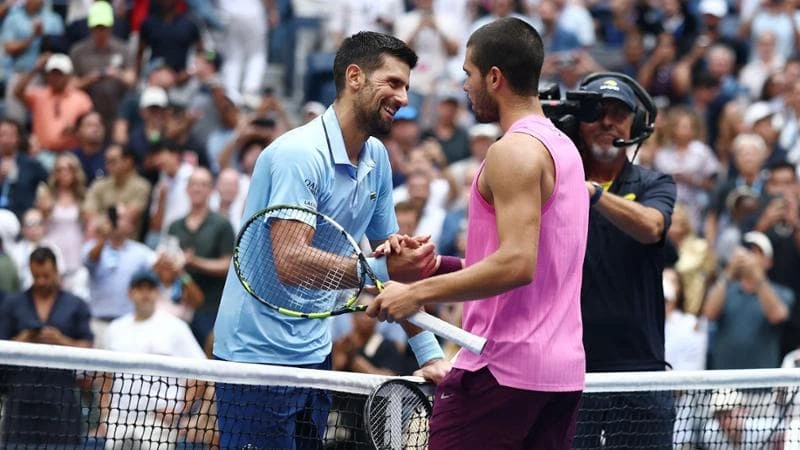 Djokovic-Alcaraz, finale degli Australian Open: prima Novak e poi Carlos (6-2, 2-6, 1-1)