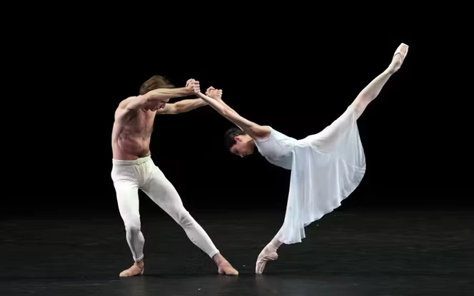 Le Théâtre des Champs-Elysées rend hommage au chorégraphe virtuose Hans van Manen