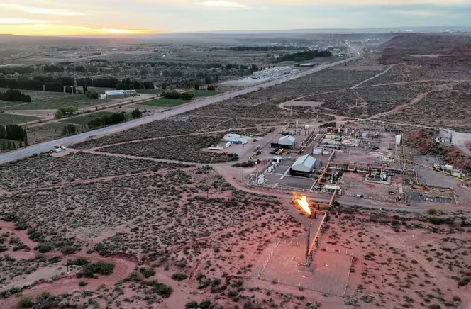 A Vaca Muerta, en Patagonie, l’eldorado du pétrole argentin attire des milliers de travailleurs rêvant d’une vie meilleure, sans égard pour l’environnement