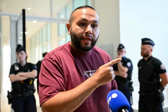 Le procès du militant trotskiste Anasse Kazib pour apologie du terrorisme est renvoyé, après la remise en cause d’une des parties civiles
