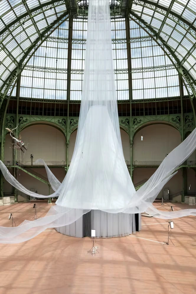 Trois expositions font escale au Grand Palais : Laure Prouvost, Wael Shawky et Leandro Erlich