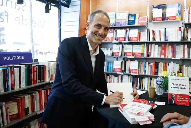 Présidentielle 2027 : Raphaël Glucksmann veut tenter d’écarter les doutes lors d’un meeting à haut risque à Aubervilliers