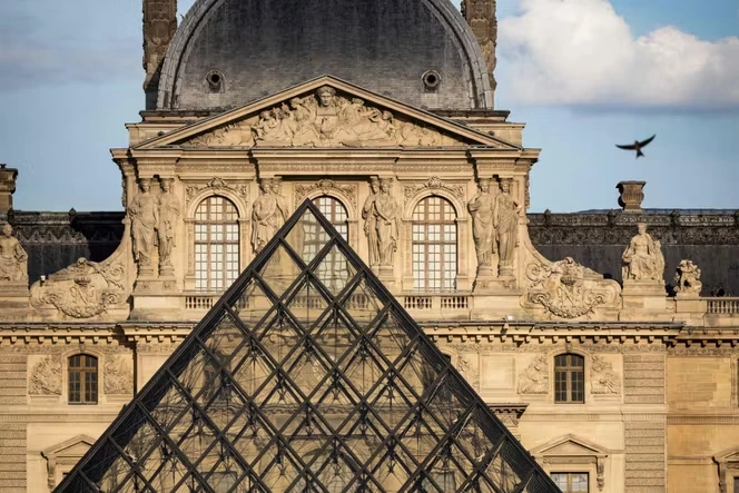 Le Musée du Louvre est à « bout de souffle » et doit moderniser ses équipements, alerte son président