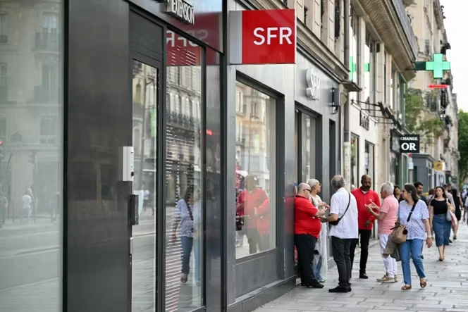 Les syndicats de SFR redoutent des milliers de suppressions de postes après le rachat du groupe par Bouygues, Orange et Free