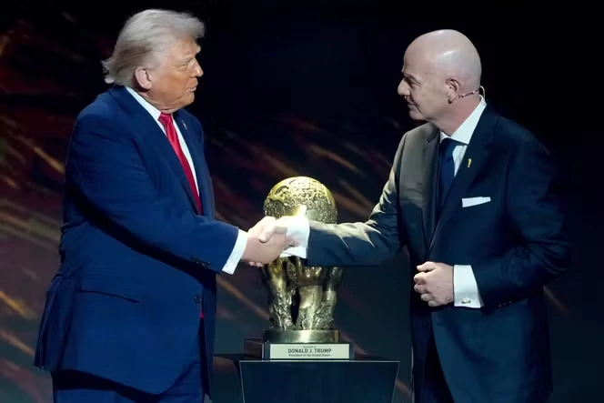 Le « prix de la paix » remis à Donald Trump par Gianni Infantino provoque des remous au sein de la FIFA