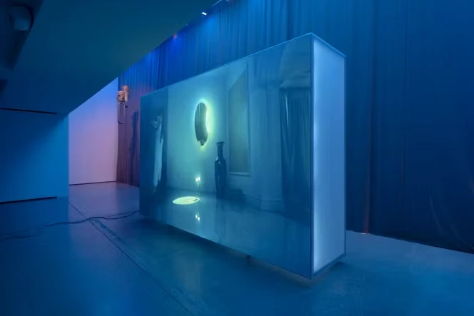 A la Fondation Pernod Ricard, à Paris, l’artiste Arash Nassiri revisite les « palais persans » de Beverly Hills