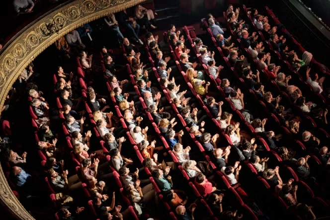 La fréquentation des théâtres progresse, portée par un public vieillissant et favorisé
