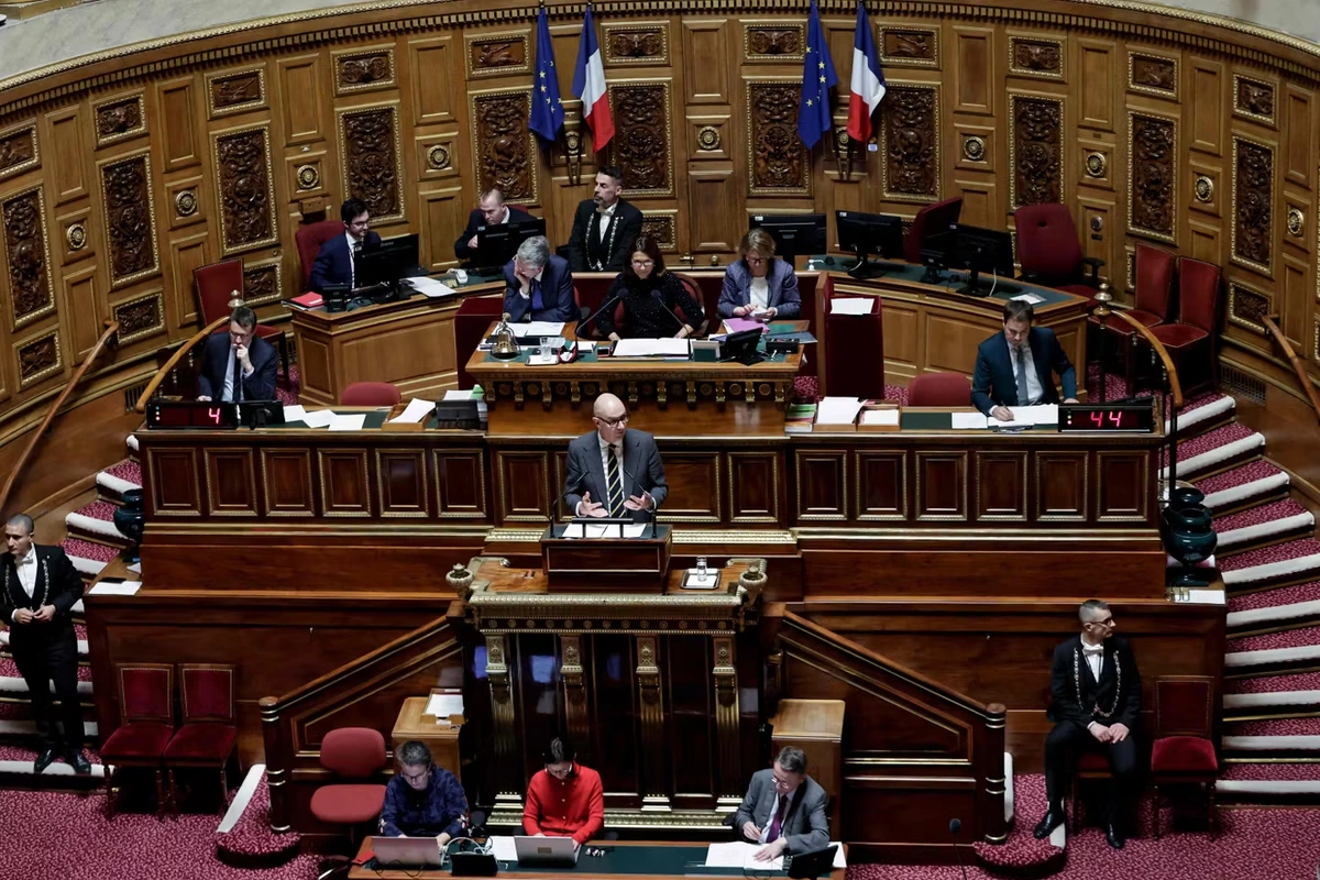 Travail le 1ᵉʳ-Mai : le Sénat examine le projet de loi en première lecture