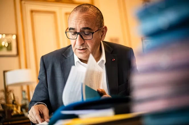 Le pacte européen sur la migration et l’asile entre en application en France et ouvre une zone d’« insécurité juridique »