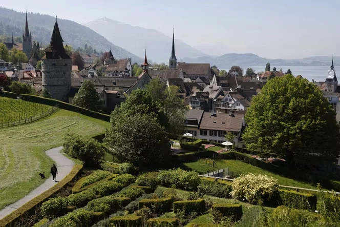 Le canton suisse de Zoug, havre de paix fiscal, profite de l’exode des ultrariches de Dubaï