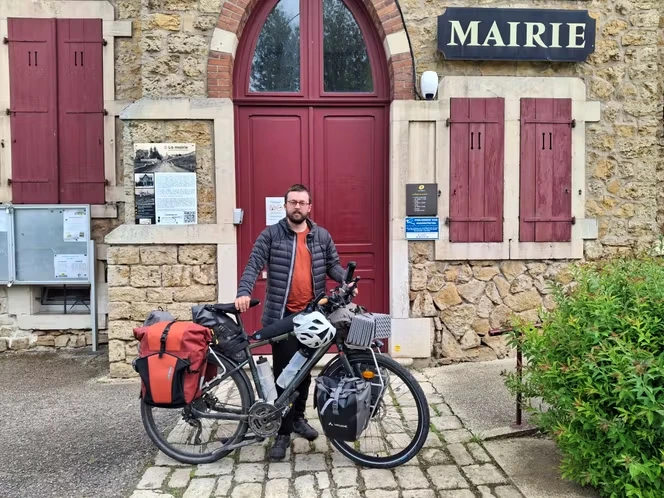 Présidentielle 2027 : à vélo sur les routes de France, la campagne décalée d’un candidat « citoyen »