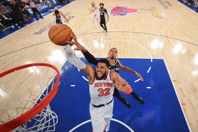 Finales de NBA : la remontée historique des New York Knicks lors du match 4 contre les Spurs de Wembanyama