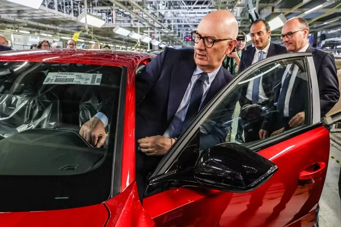 Automobile : le gouvernement prépare une nouvelle fiscalité pour enrayer la chute des ventes de voitures