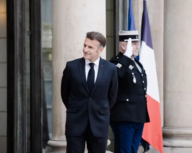 Emmanuel Macron sera l’invité du journal du « 13 heures » de TF1 lundi en marge du G7, un an après sa dernière grande interview télévisée