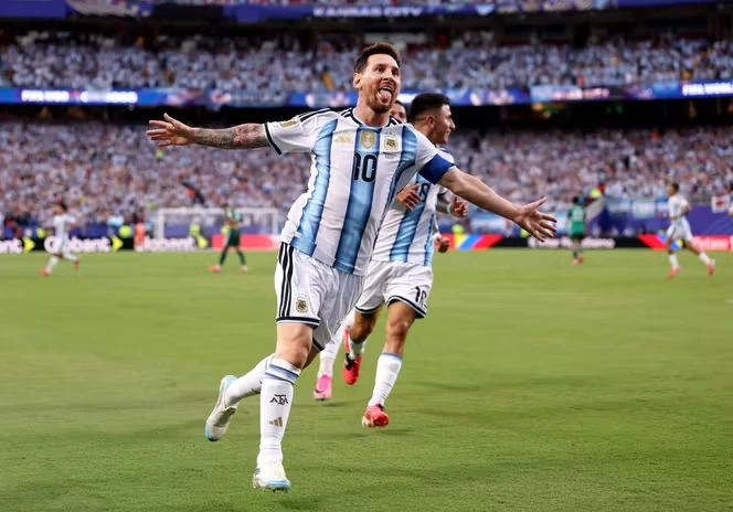 Coupe du monde 2026 : Lionel Messi, auteur d’un triplé pour l’entrée en lice de l’Argentine, soigne encore un peu plus sa légende