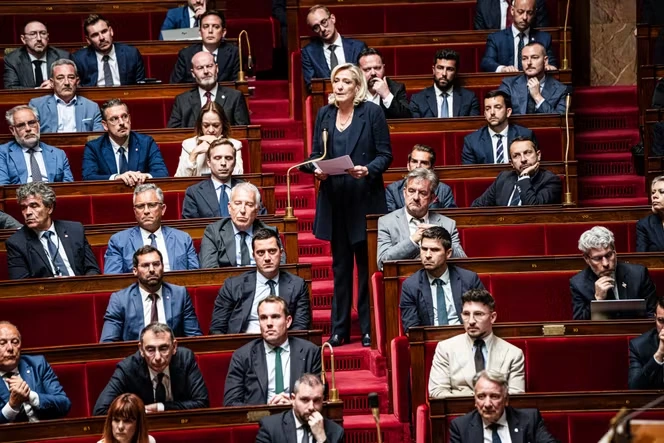 Retraites : Marine Le Pen se dit favorable à une « capitalisation volontaire » et réfute toute « contradiction » avec Jordan Bardella