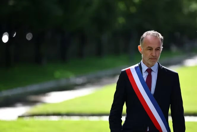 Emmanuel Grégoire annonce la gratuité des cantines scolaires à Paris pour les familles les plus modestes dans les écoles et les collèges publics