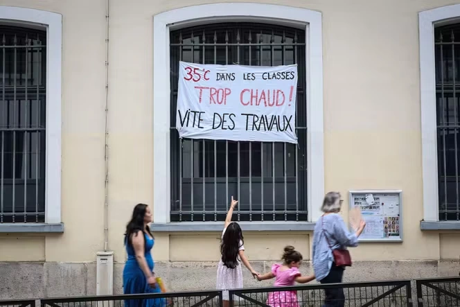 Canicule : le grand bricolage de l’éducation nationale, symbole de l’inadaptation de la France au réchauffement climatique