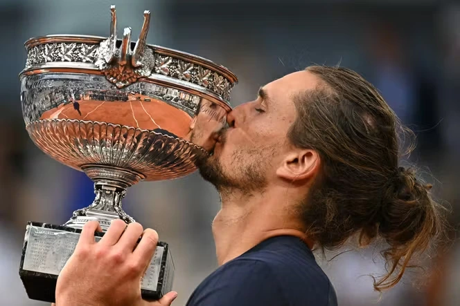 Alexander Zverev, sacré à Roland-Garros, n’est plus un roi sans couronne