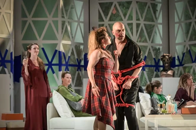Au Théâtre des Champs-Elysées, un « Enlèvement au sérail » plombé par l’esprit de sérieux