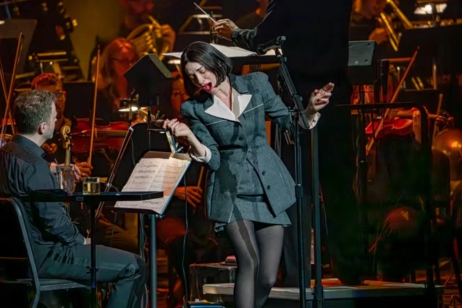 Au Festival de jazz de Montréal, St. Vincent passe brillamment son examen symphonique
