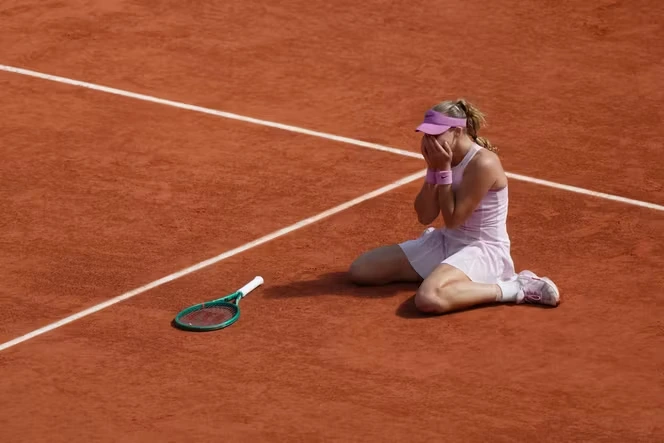 Roland-Garros 2026 : Mirra Andreeva s’impose en finale et devient la plus jeune joueuse à remporter le tournoi depuis Monica Seles en 1990