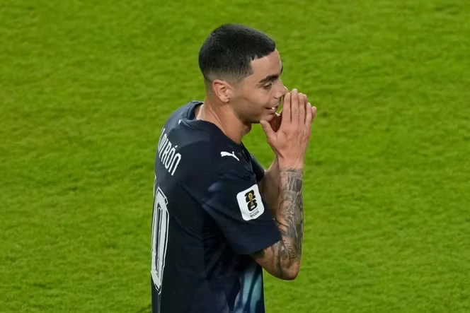 Coupe du monde 2026 : le Paraguayen Miguel Almiron expulsé pour avoir couvert sa bouche lors d’une altercation, une première dans l’histoire de la compétition