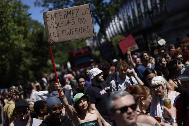 Des milliers de manifestants défendent les free-parties à Paris et à Bordeaux