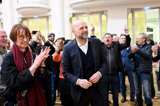Au Comité des finances locales, Jean-François Debat succède au « tonton flingueur » André Laignel