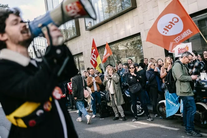 Comment Bolloré achève Prisma, le roi de la presse magazine, qui a tardé à prendre le virage du numérique