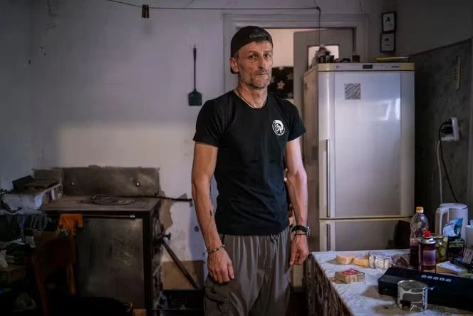Des drones chargés d’œufs durs et de viande séchée : sur le front du Donbass, un magasinier veut améliorer le quotidien des soldats ukrainiens