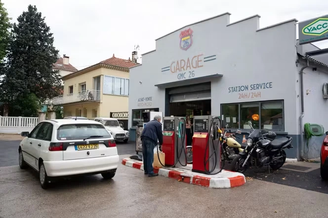 Les prix de l’essence et du gazole commencent à baisser dans les stations-service de France