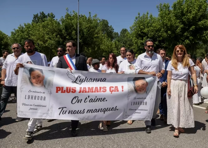 Mort de Lyhanna : la marche blanche en hommage à la collégienne de 11 ans a rassemblé 6 000 personnes à Fleurance, dans le Gers, selon la préfecture